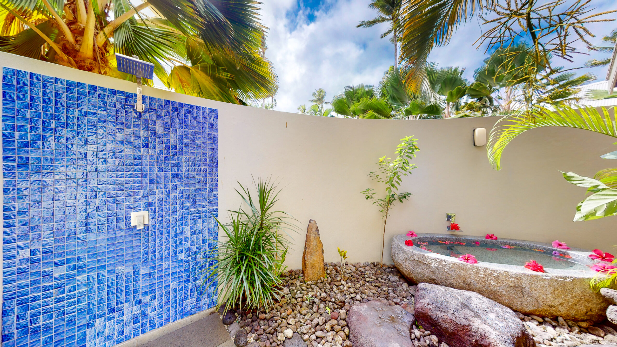 Saletoga Sands Matai villa outdoor bath